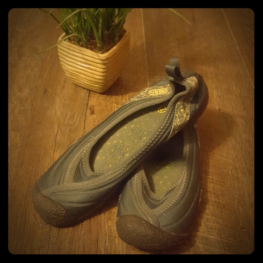 Keen flat shoes